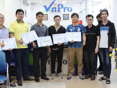 VNPRO TỔ CHỨC BUỔI TRAO BẰNG CHO 5 ANH KỸ SƯ CÔNG TY DẦU KHÍ CÀ MAU